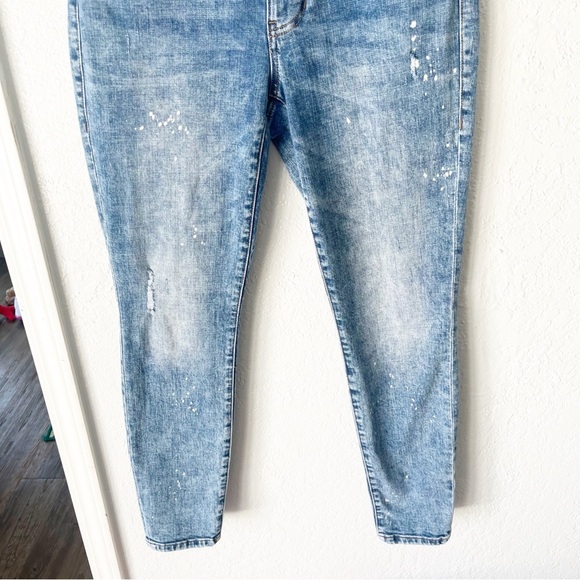 CAbi Jeans Women’s 8 The Cinch Skinny Bleach Acid Wash Distressed - Picture 4 of 6